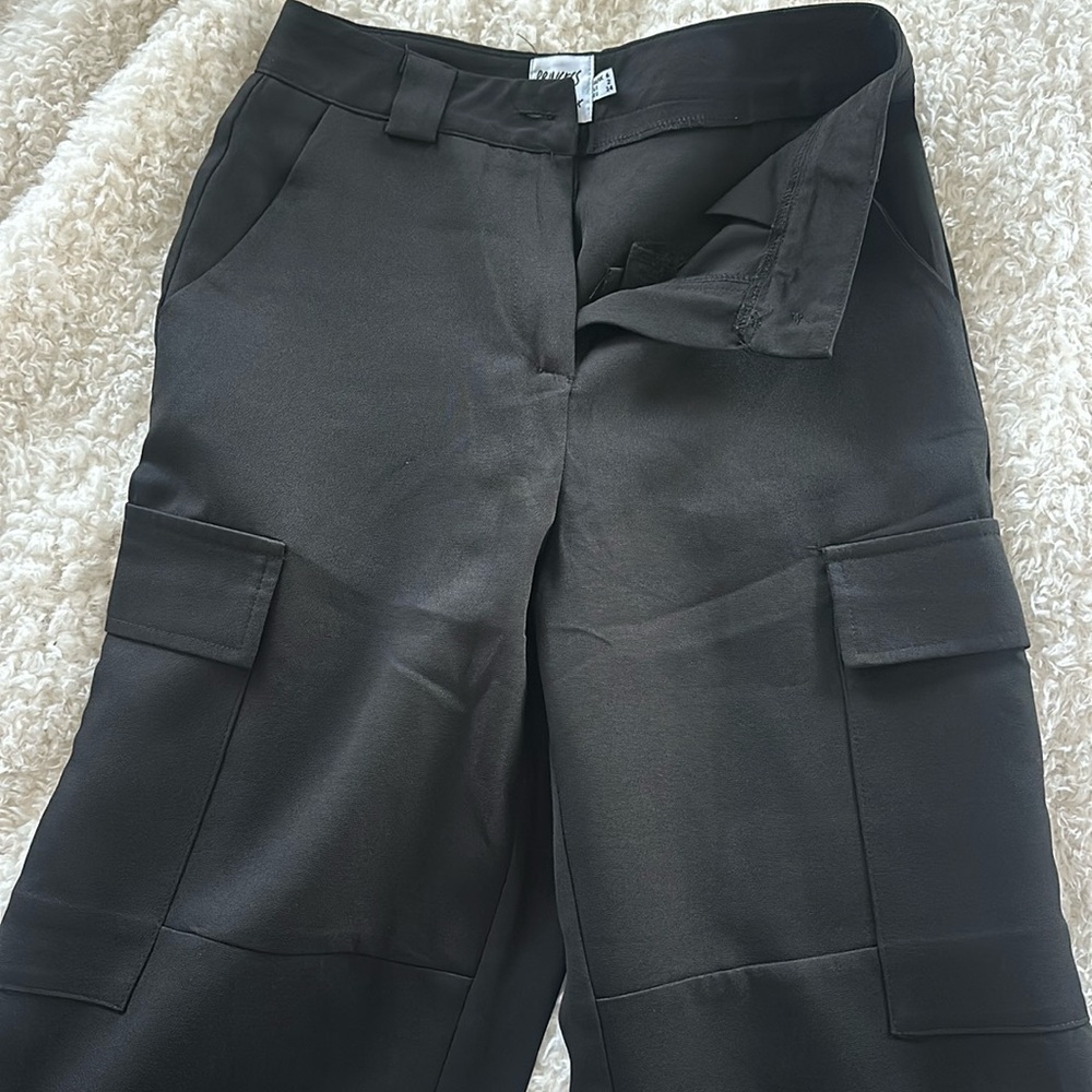 Princess Polly wide leg cargo pants size 2